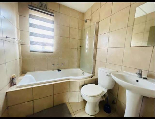 2 BEDROOM APARTMENT FOR SALE IN OLIFANTSVLEI